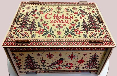 Кормушка с ёлочными игрушками 6